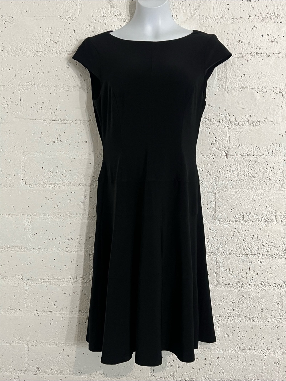 Anne Klein Womens Dress 10 Black Cap Sleeve Stretch Knee Length Zip Back LBD C8